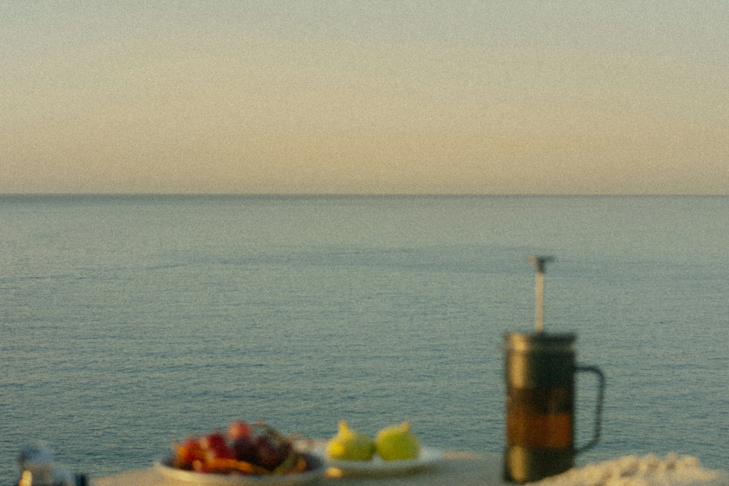 An unhurried table by the sea